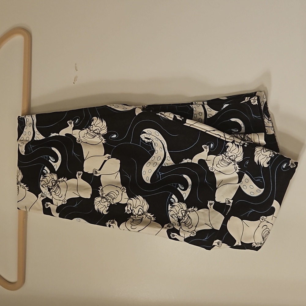 Lularoe Disney Ursula Leggings OS